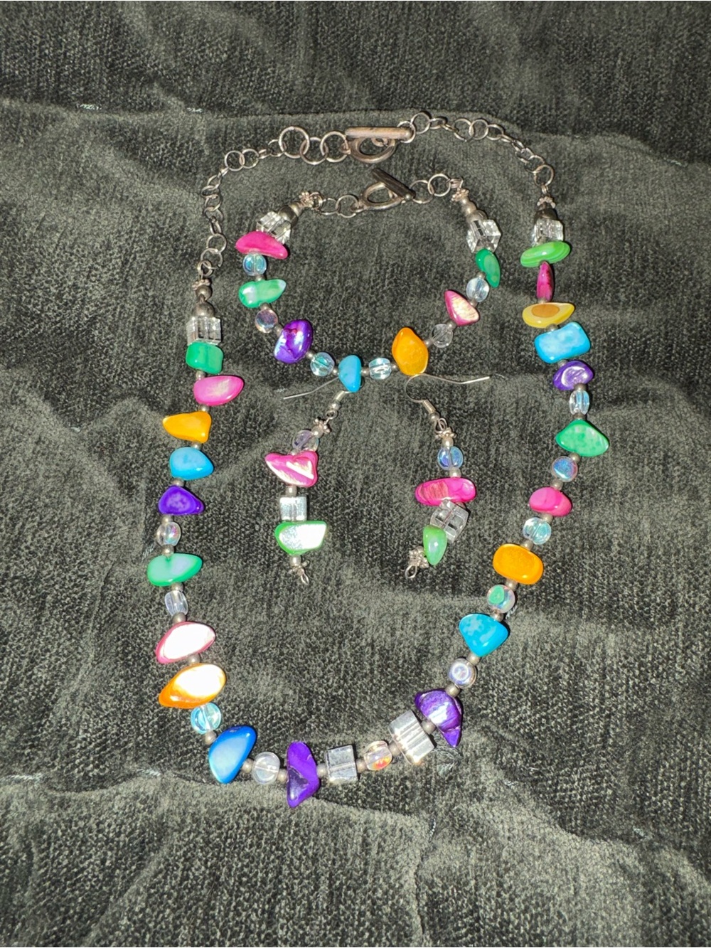 Vintage/Contemporary Artisan Multi-Color Glass Chip Jewelry Set (3-Piece Set)